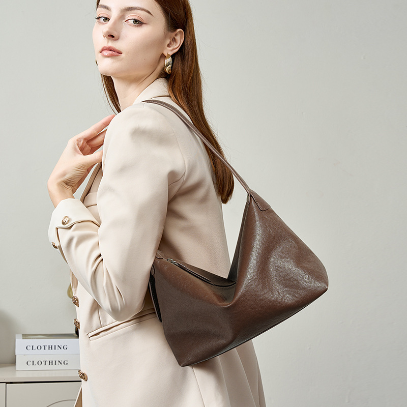 Vintage Top Layer Vegetable Tanned Leather Casual Shoulder Underarm Bag Commuting Large Capacity Classic Genuine Leather Crossbody Hobo Bag